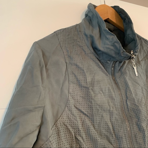 Alia | Zip Up Light Jacket - Picture 2 of 13